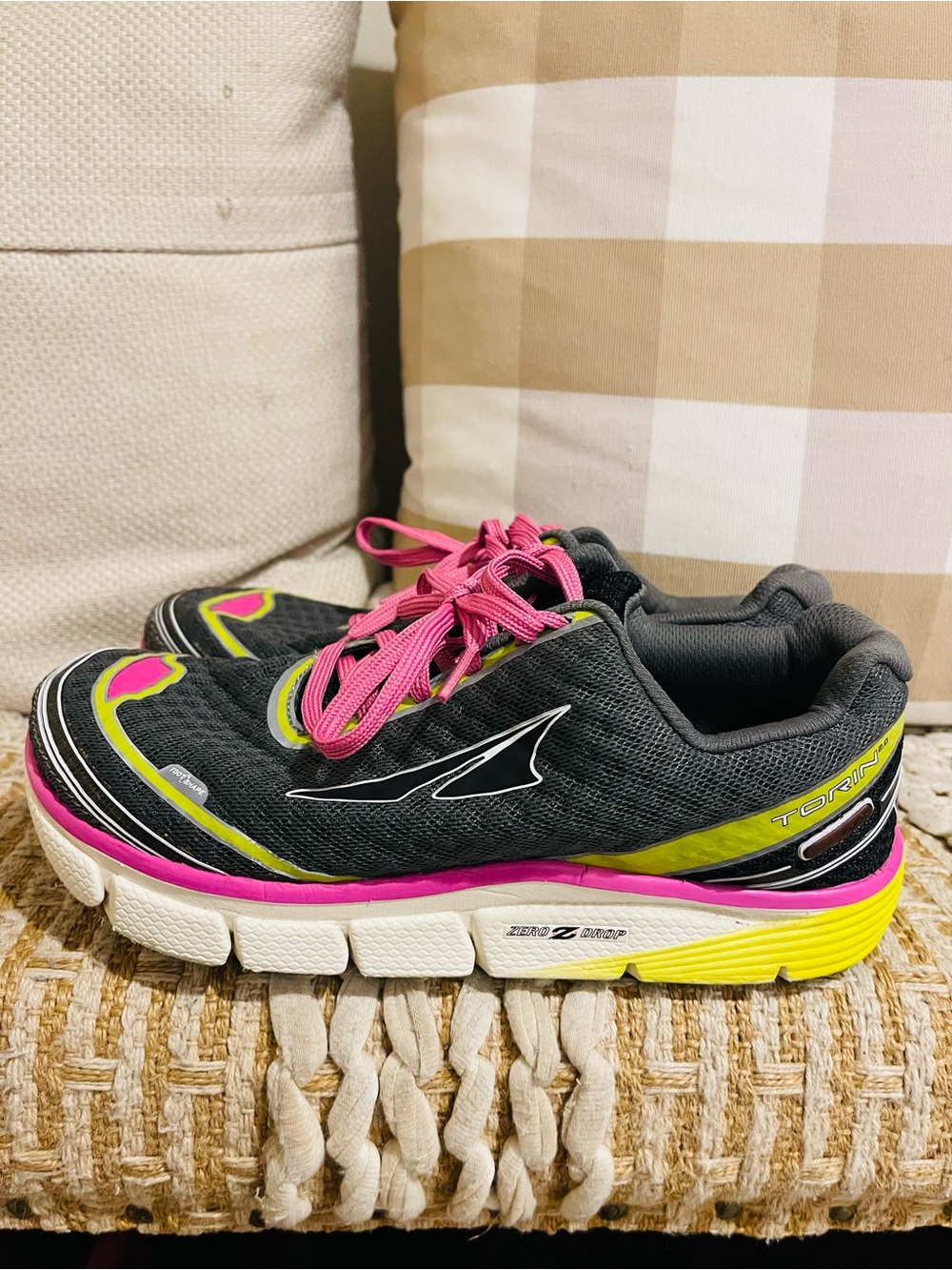 Women’s Altra Torin 2.0 Zero Z Drop Foot Shape Sneakers Gray/Pink Size 7.5